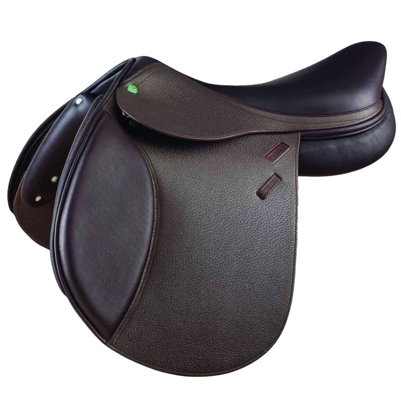 "Dark brown Pessoa showjumping saddle with sleek design."